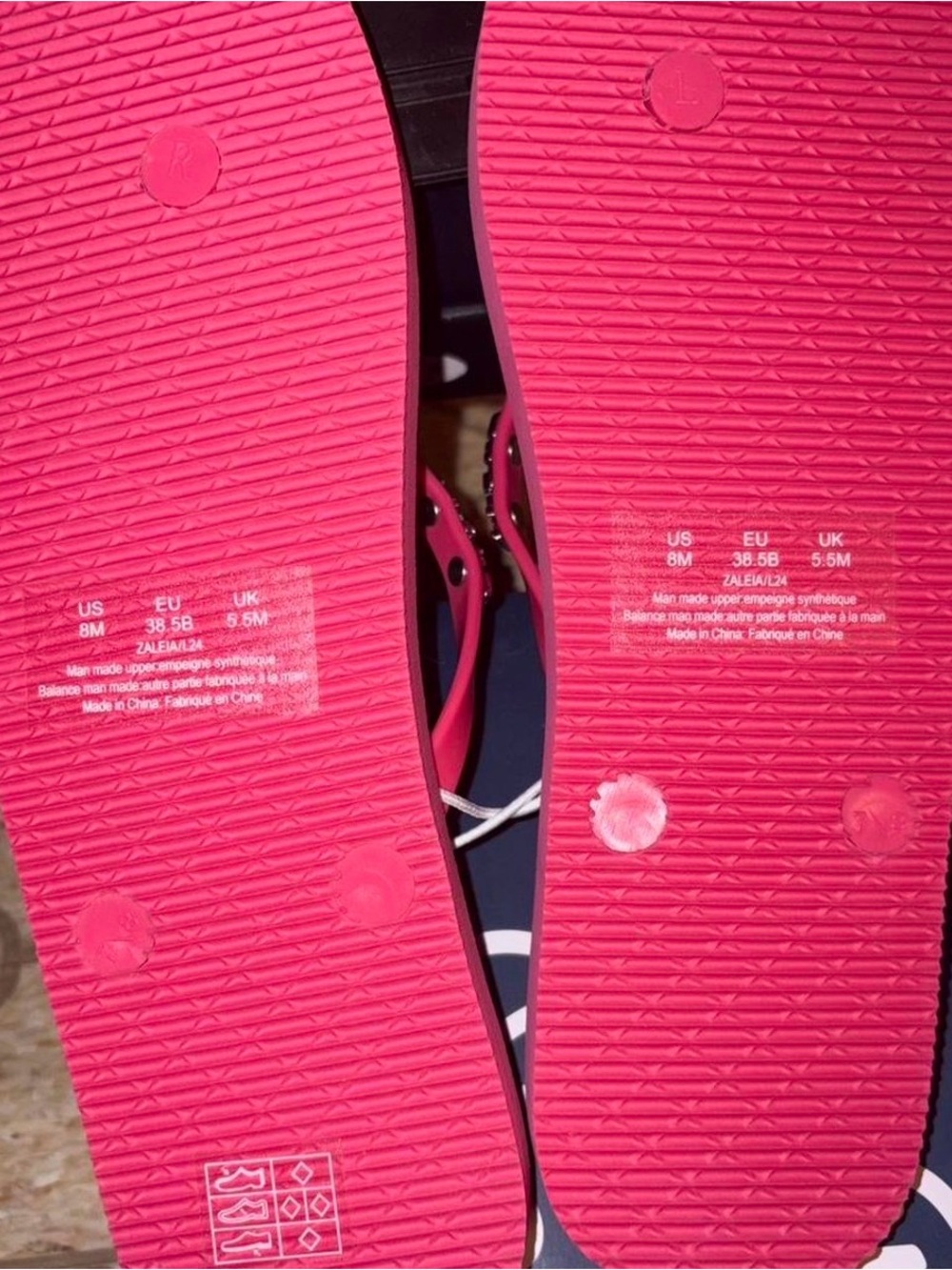 Karl Lagerfeld NWT Paris Charm Flip Flops Pink with Gold tone emblishments - Picture 3 of 6